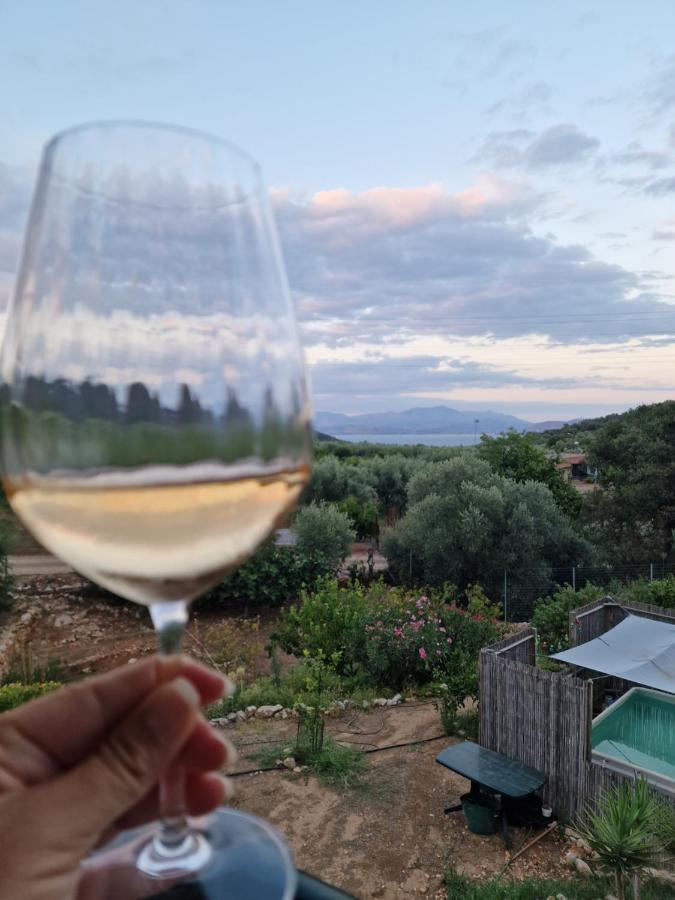 Grieks Vakantiehuis To Kalokairi Kougaíika Esterno foto
