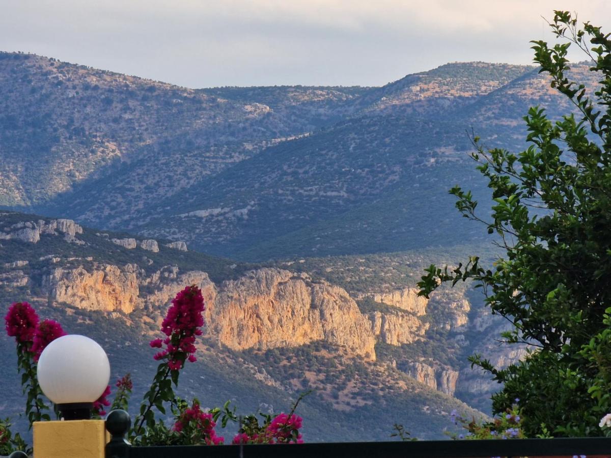 Grieks Vakantiehuis To Kalokairi Kougaíika Esterno foto
