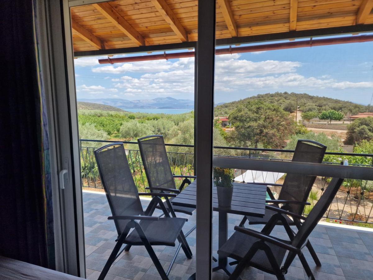 Grieks Vakantiehuis To Kalokairi Kougaíika Esterno foto